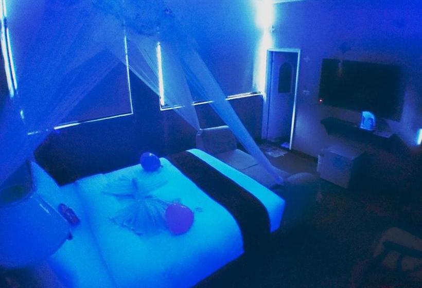 تختخواب و صبحانه Fu Chia