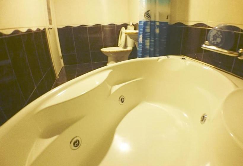 تختخواب و صبحانه Fu Chia