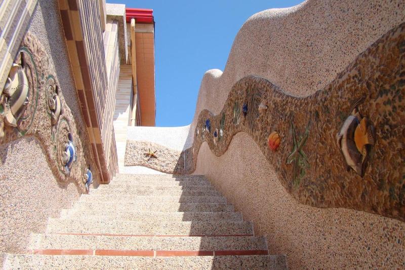 تختخواب و صبحانه Family Pottery