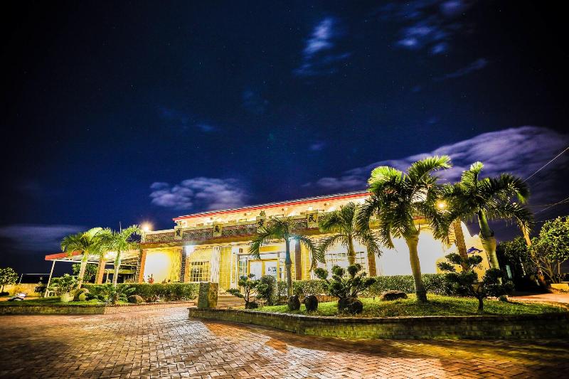 تختخواب و صبحانه Family Pottery