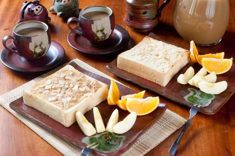 تختخواب و صبحانه Family Pottery