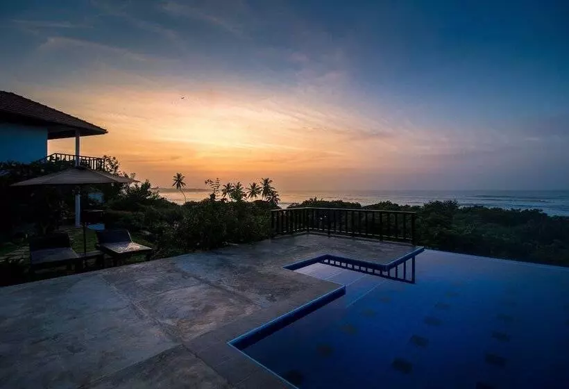Hotelli Ananthaya Beach