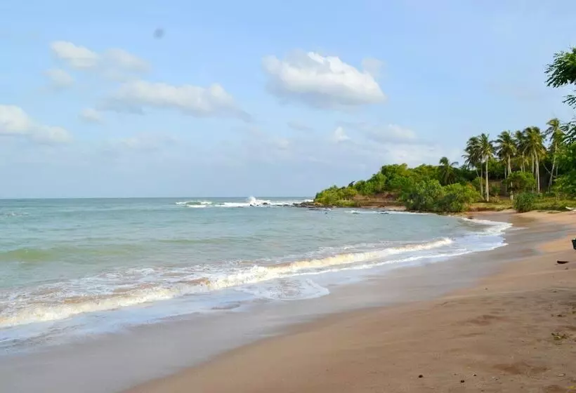 Hotelli Ananthaya Beach