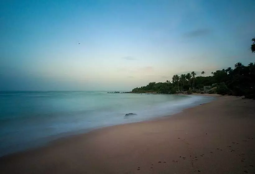 Hotelli Ananthaya Beach