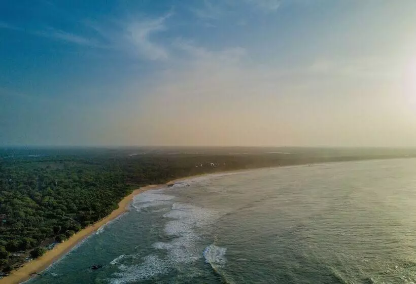 Hotelli Ananthaya Beach