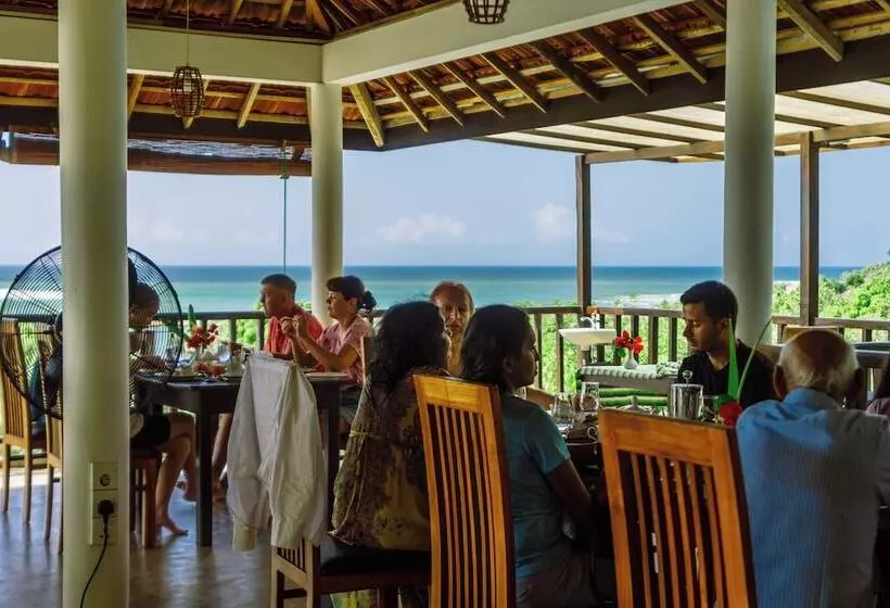 Hotelli Ananthaya Beach