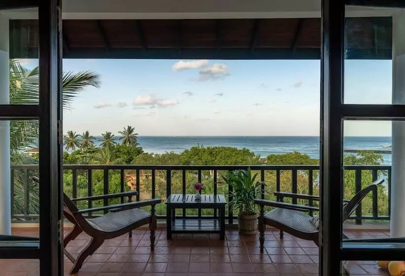 Hotelli Ananthaya Beach