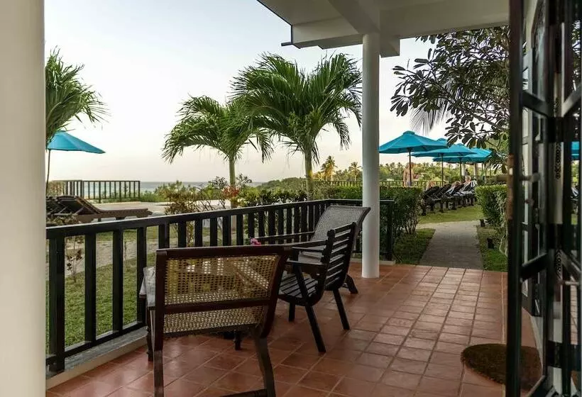 Hotelli Ananthaya Beach