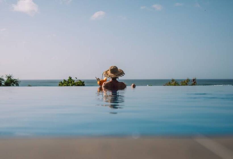 בית מלון כפרי Ananthaya Beach