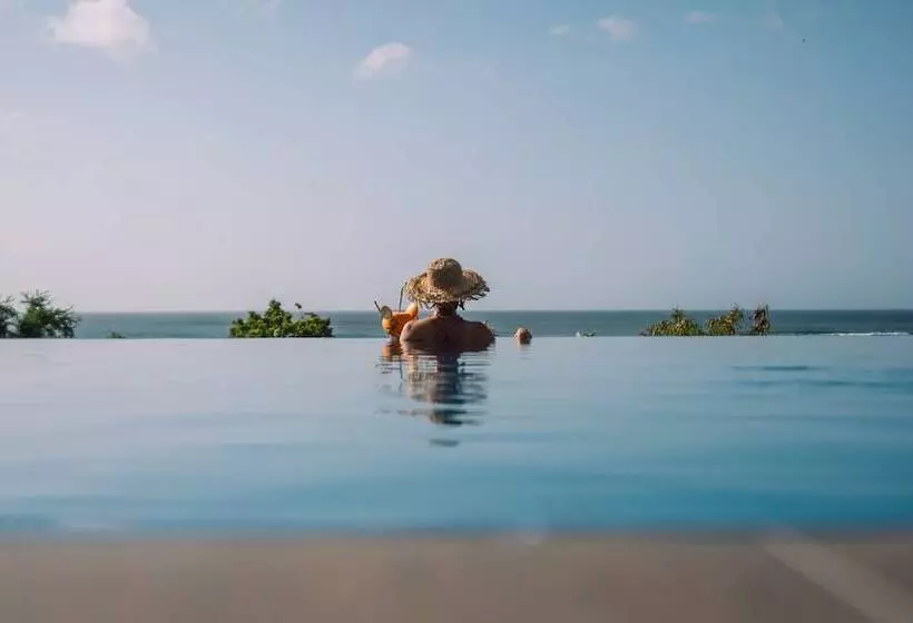 Hotelli Ananthaya Beach