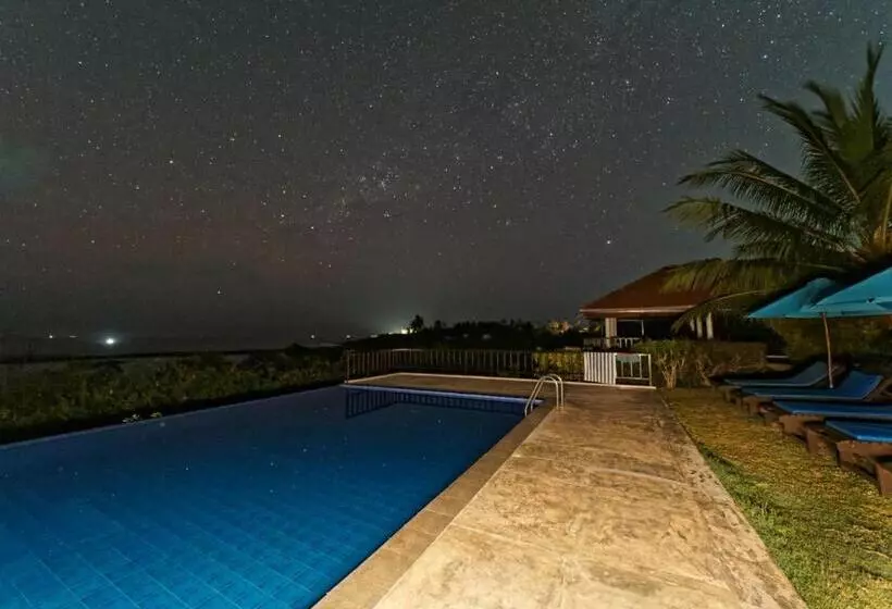 Hotelli Ananthaya Beach