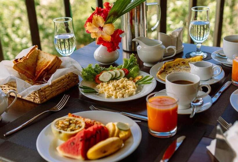 בית מלון כפרי Ananthaya Beach