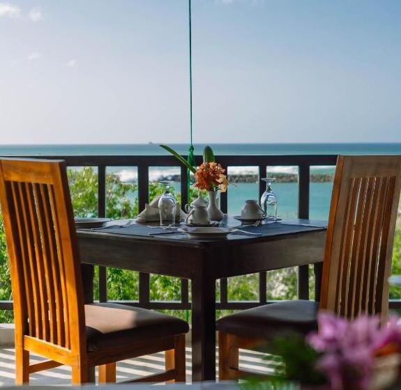 בית מלון כפרי Ananthaya Beach