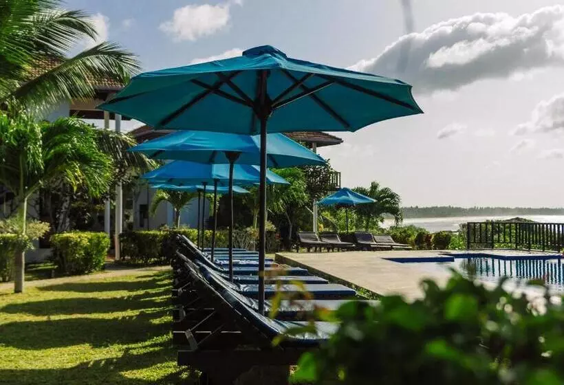 Hotelli Ananthaya Beach