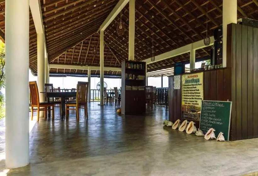 Hotelli Ananthaya Beach