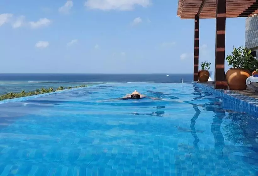 هتل Arena Beach