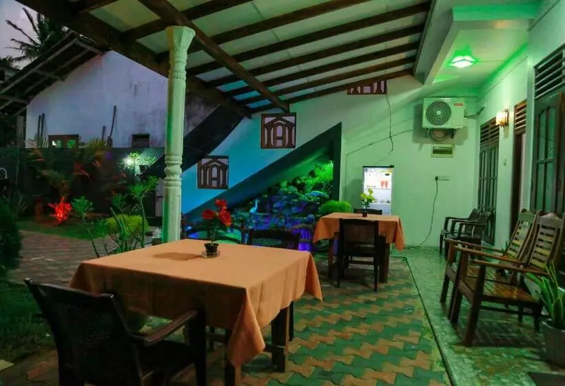 هتل Sanda Hiru Guest