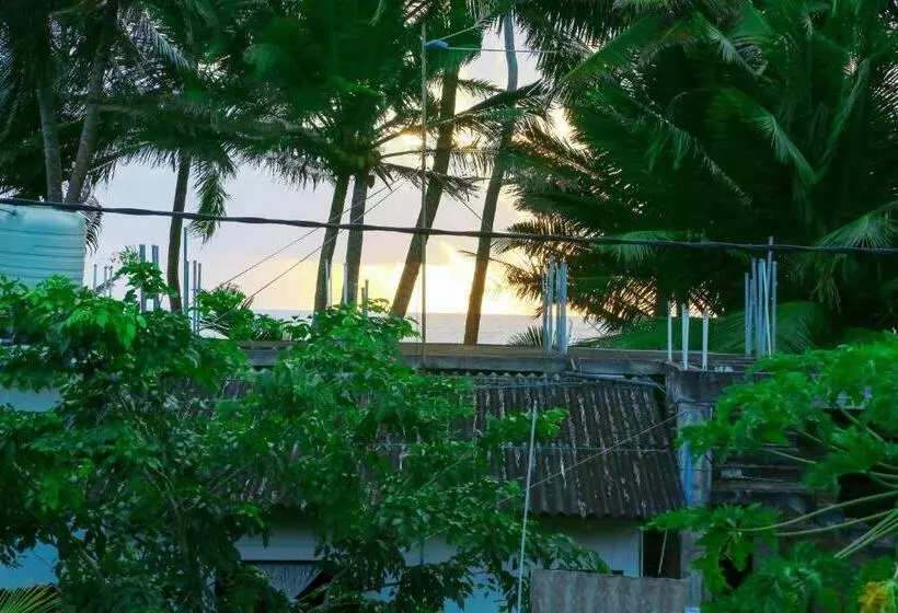 هتل Sanda Hiru Guest