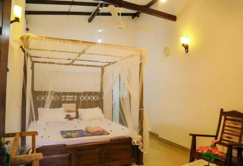 هتل Sanda Hiru Guest