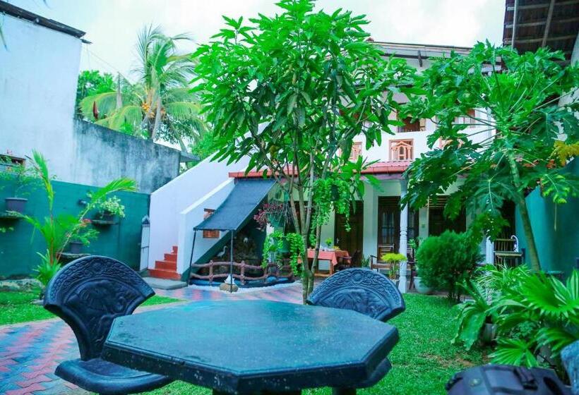 호텔 Sanda Hiru Guest