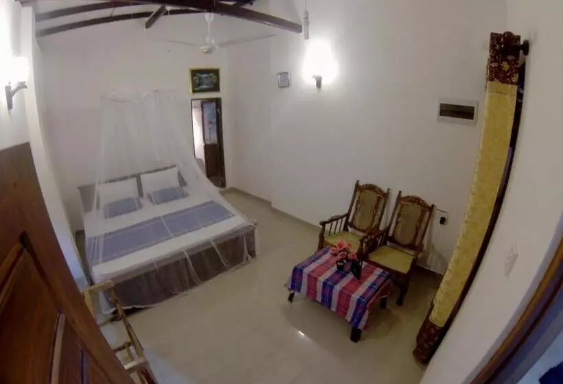 هتل Sanda Hiru Guest