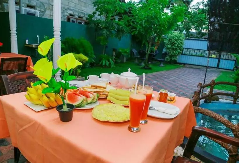 هتل Sanda Hiru Guest