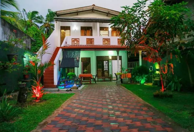هتل Sanda Hiru Guest