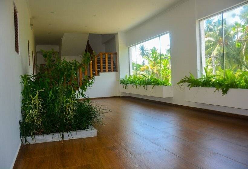 בית מלון כפרי Sayura Beach