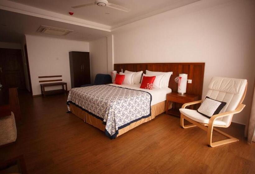 בית מלון כפרי Sayura Beach