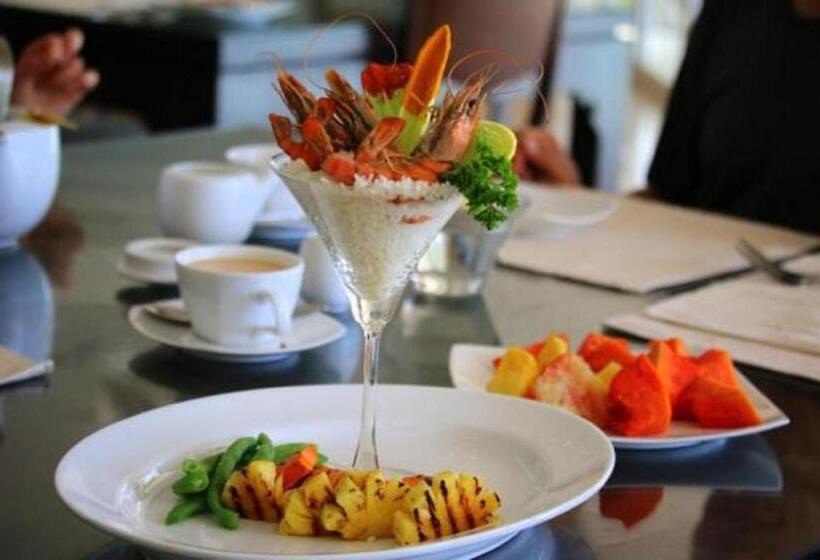 בית מלון כפרי Sayura Beach