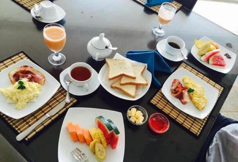 בית מלון כפרי Sayura Beach