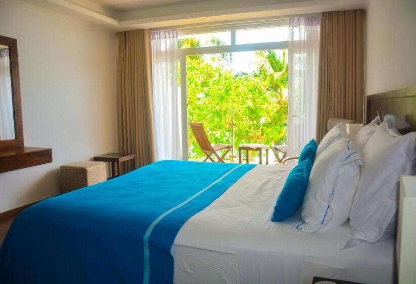 בית מלון כפרי Sayura Beach