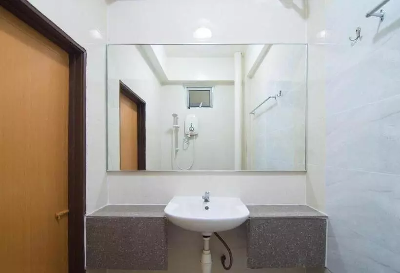 OYO 528 Sea Princess Hotel