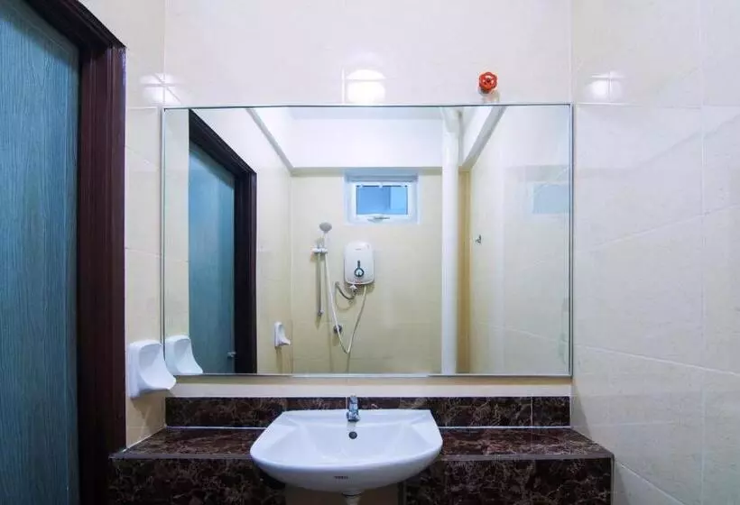 OYO 528 Sea Princess Hotel