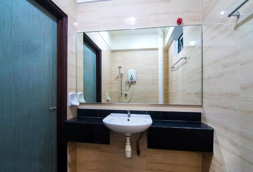 OYO 528 Sea Princess Hotel