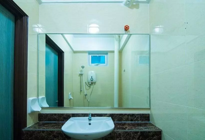 OYO 528 Sea Princess Hotel