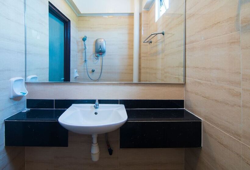 OYO 528 Sea Princess Hotel