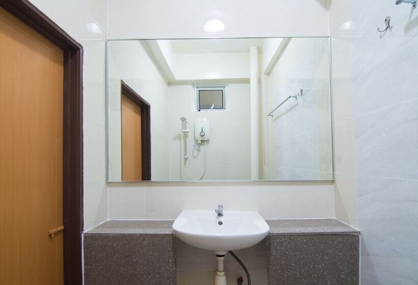 OYO 528 Sea Princess Hotel