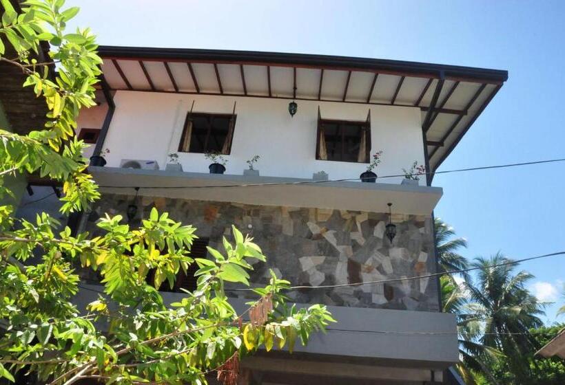 ペンション Asantha Guest House