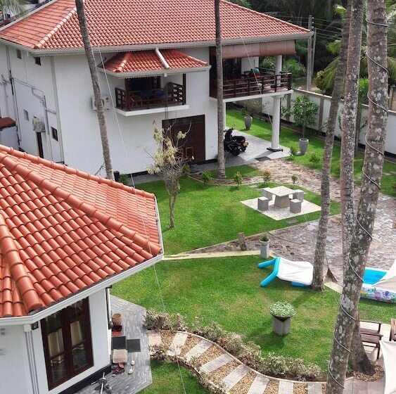 פנסיון Helis Place