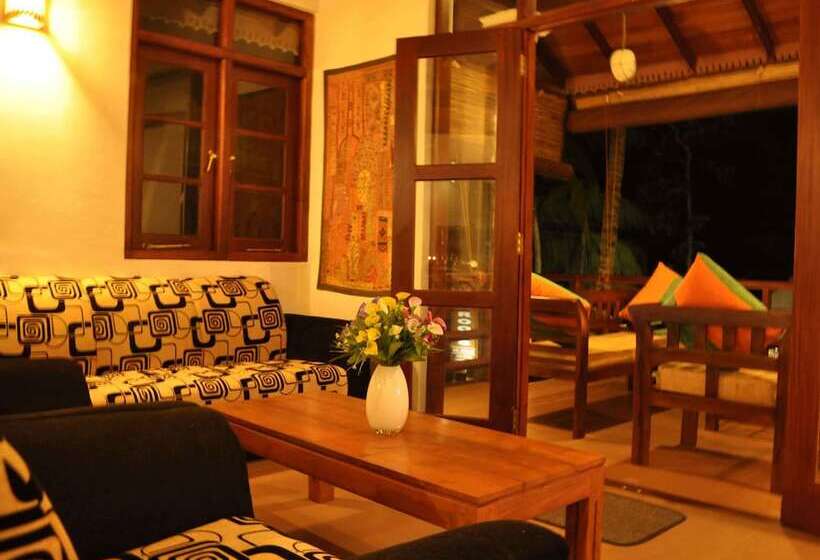 פנסיון Helis Place