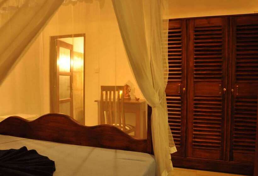 פנסיון Helis Place