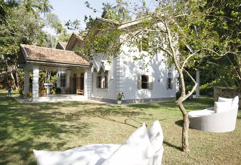 Siri Wedamadura Villa By Gradely Estate
