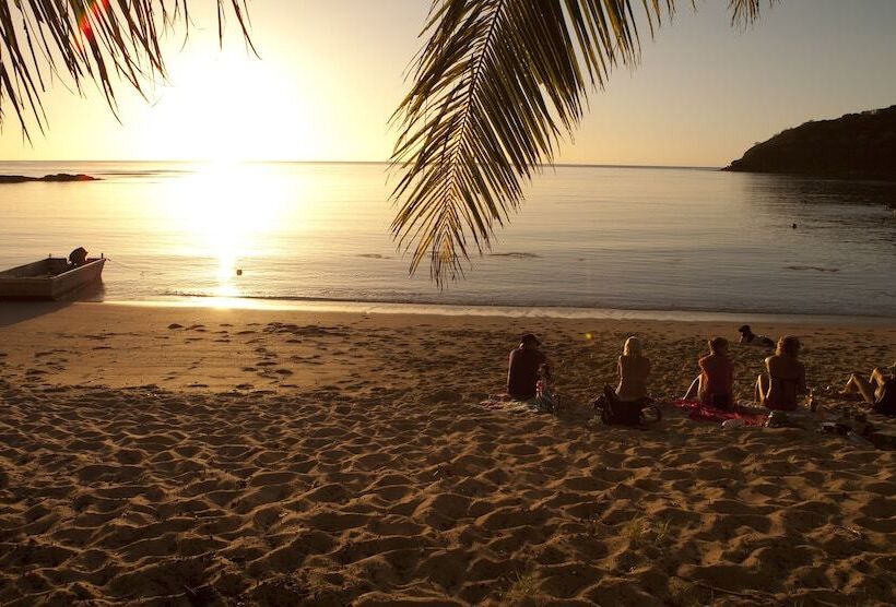 Barefoot Manta Island Resort