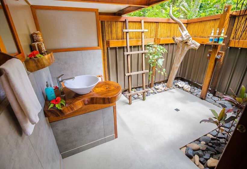 Barefoot Manta Island Resort