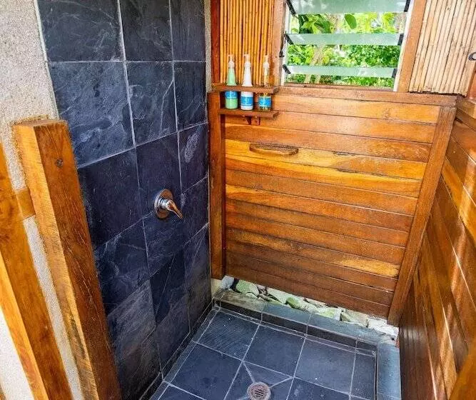 Barefoot Manta Island Resort