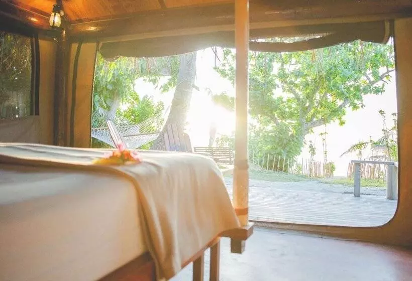 Barefoot Manta Island Resort