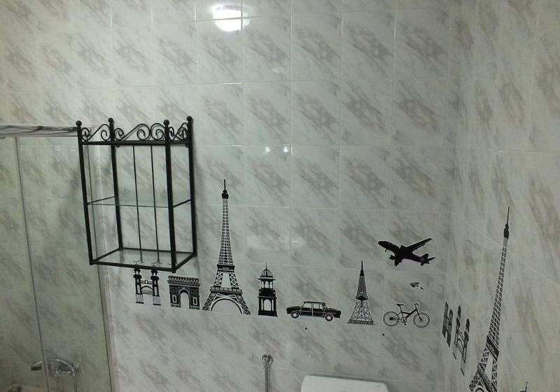 ベッドアンドブレックファースト Dorms & Doubles