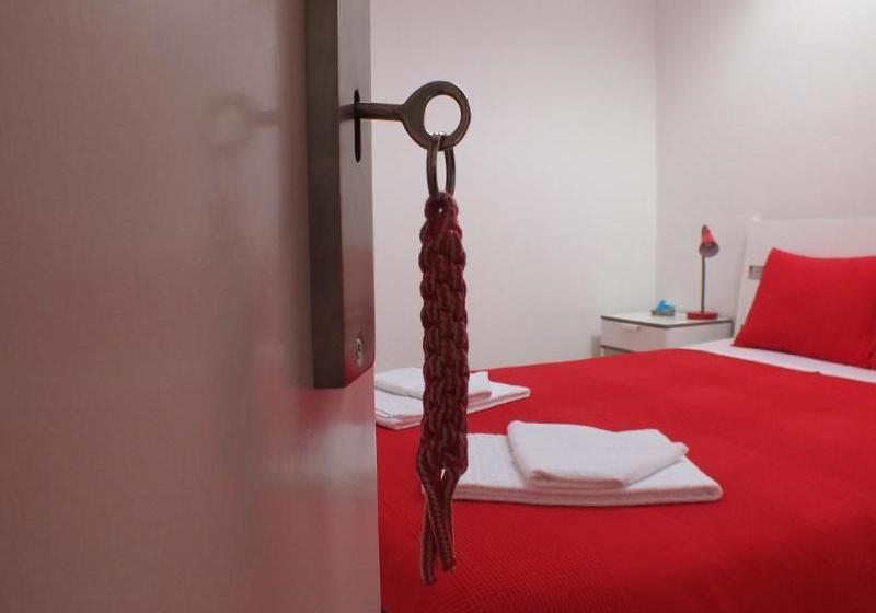 ベッドアンドブレックファースト Dorms & Doubles