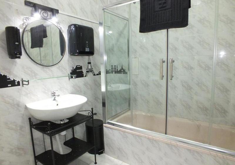 ベッドアンドブレックファースト Dorms & Doubles